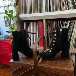 Prada booties lace-up size 38 black
Gently worn. Amazing all around.